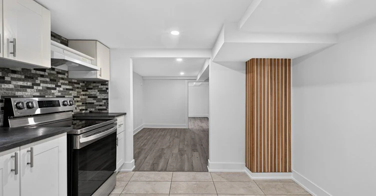 Lower-57 Miranda Avenue, Toronto, ON, M6E 4G3 - 6