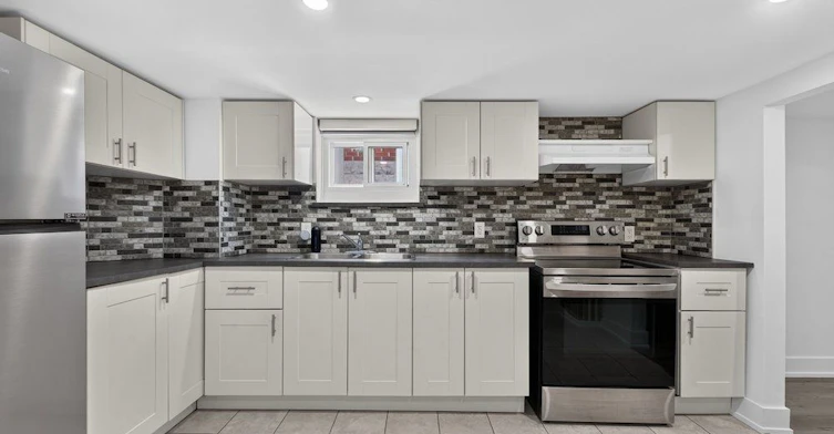 Lower-57 Miranda Avenue, Toronto, ON, M6E 4G3 - 2