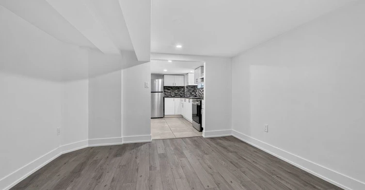 Lower-57 Miranda Avenue, Toronto, ON, M6E 4G3 - 7