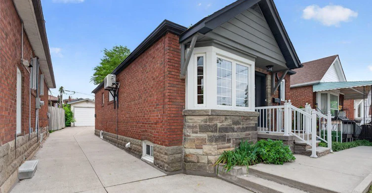 Lower-57 Miranda Avenue, Toronto, ON, M6E 4G3 - 18