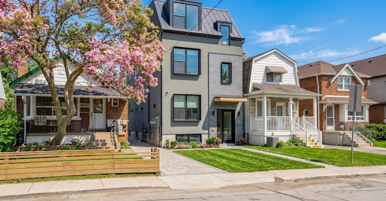 04-625 Harvie Avenue, Toronto, ON, M6E 4M4