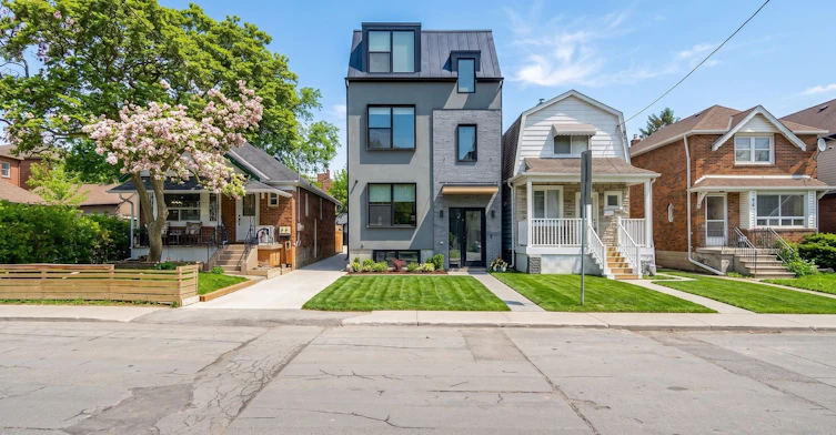 04-625 Harvie Avenue, Toronto, ON, M6E 4M4 - 2