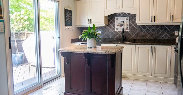 4486 Virtue Court, Burlington, ON, L7L 6J9 - 7
