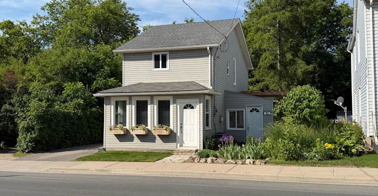 92 Main Street N, Halton Hills, ON, L7G 3E4
