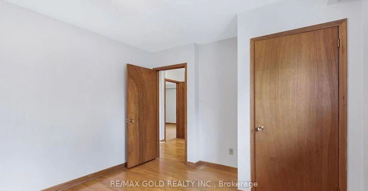 7 Larchmere Avenue, Toronto, ON, M9L 2N2 - 5