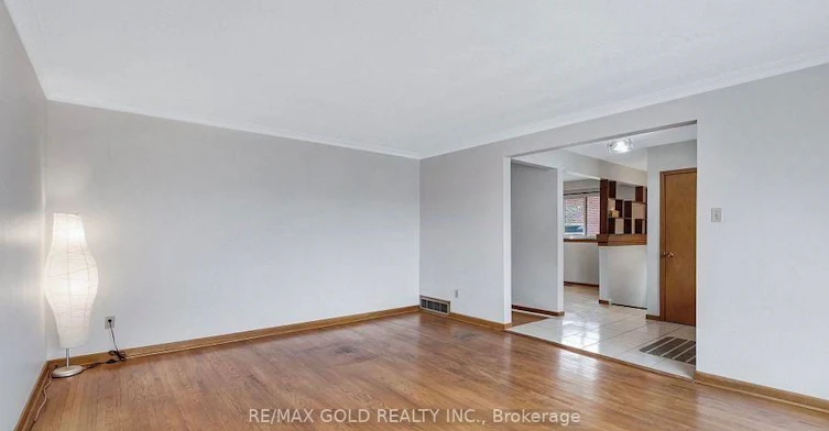7 Larchmere Avenue, Toronto, ON, M9L 2N2 - 6