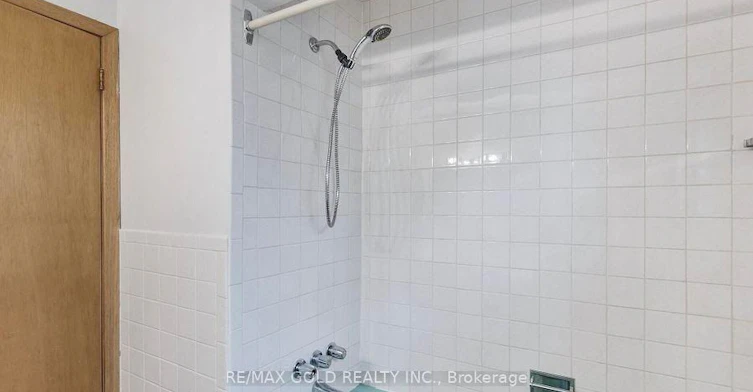 7 Larchmere Avenue, Toronto, ON, M9L 2N2 - 9