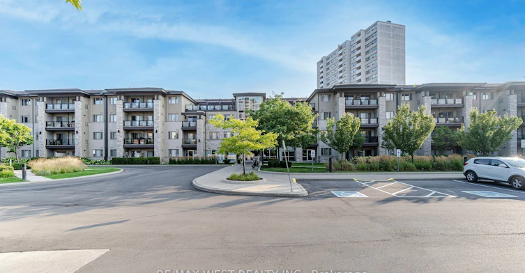 209-570 Lolita Gardens, Mississauga, ON, L5A 0A1