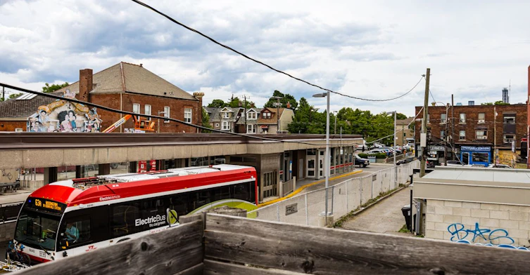 Upper-914 Bloor Street W, Toronto, ON, M6H 1L1 - 24