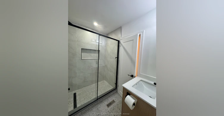 29 Dellbrook Crescent, Toronto, ON, M9L 1E3 - 8