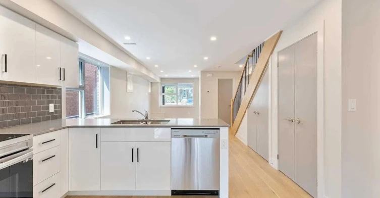 Main & 2nd Flr-41 Bowie Avenue, Toronto, ON, M6E 2P2 - 2