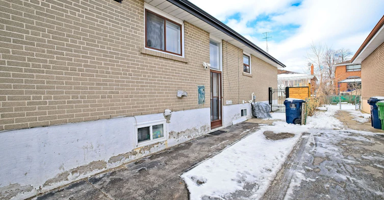 130 Duncanwoods Drive, Toronto, ON, M9L 2E1 - 13
