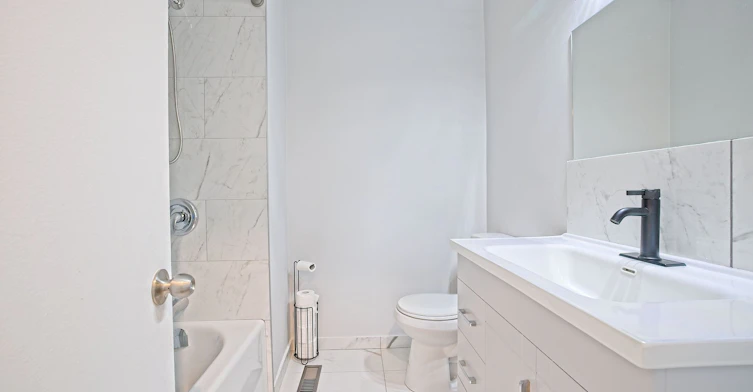 130 Duncanwoods Drive, Toronto, ON, M9L 2E1 - 7
