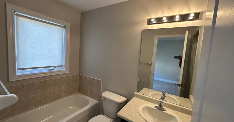 7227 Triumph Lane, Mississauga, ON, L5N 0C5 - 11