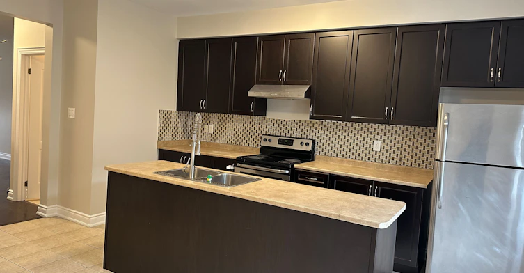 7227 Triumph Lane, Mississauga, ON, L5N 0C5 - 2