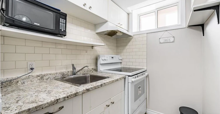 3-14 Innes Avenue, Toronto, ON, M6E 1M8 - 3
