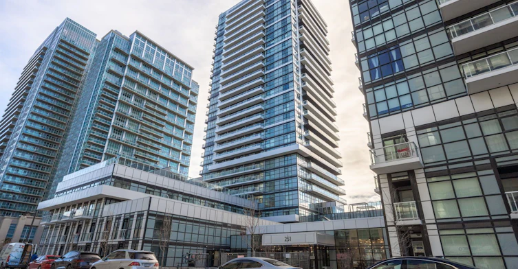 1111-251 Manitoba Street, Toronto, ON, M8Y 0C7