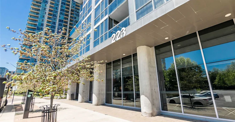 2904-223 Webb Drive, Mississauga, ON, L5B 0E8