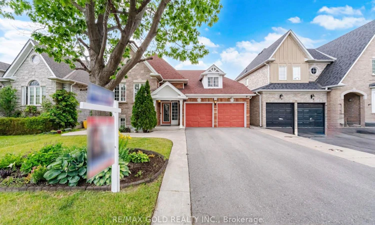 25 Treeline Boulevard