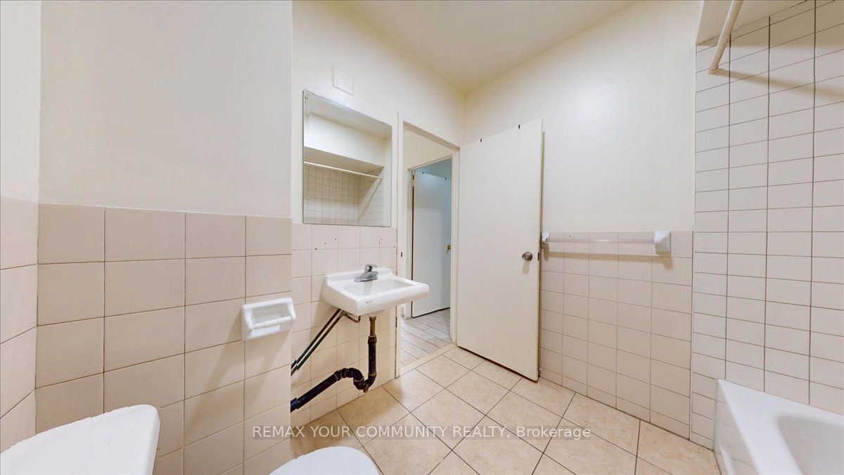 1A-2645 Keele Street, Toronto, ON, M6L 2P2 - 16