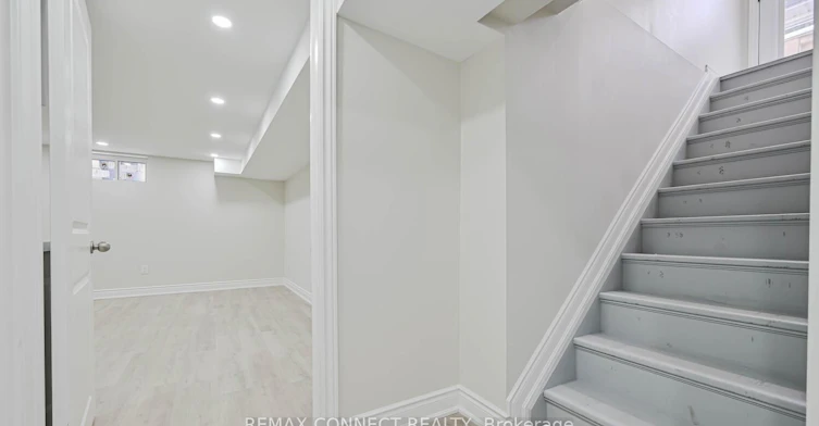 55 Taysham Crescent, Toronto, ON, M9V 1X1 - 3