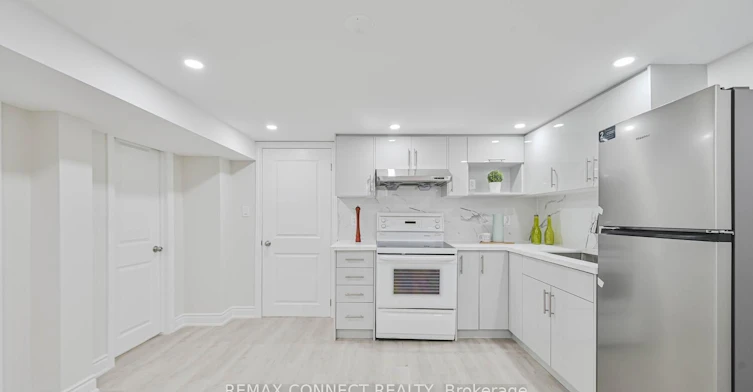 55 Taysham Crescent, Toronto, ON, M9V 1X1 - 4