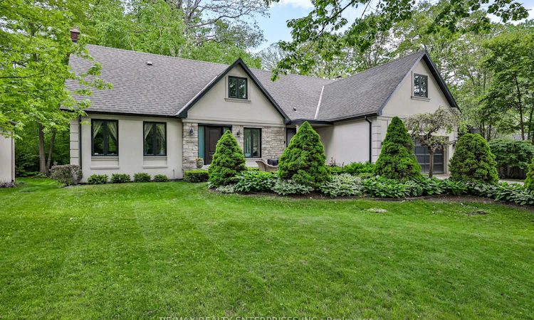 208 Mineola Road W