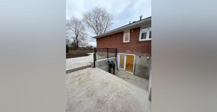 Lower-54 Riverdale Drive, Toronto, ON, M9V 2T3 - 14
