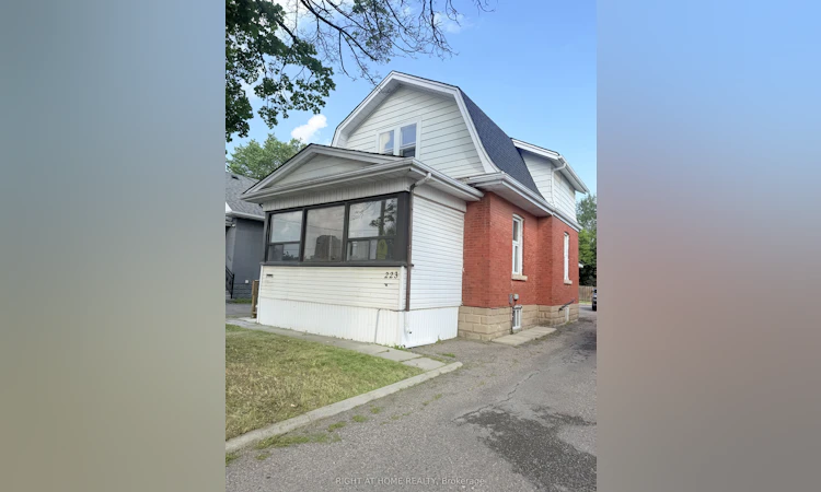 223 Queen Street W