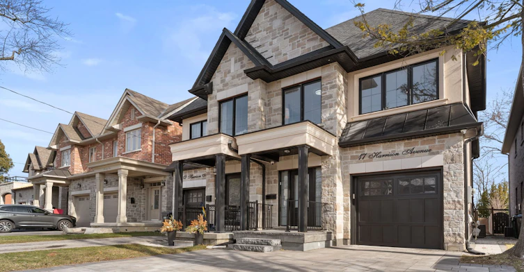 17 Harrison Avenue, Mississauga, ON, L5H 2N8
