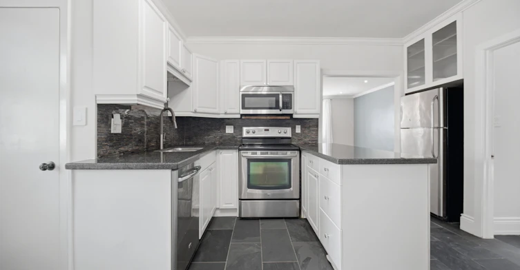1052 Alexandra Avenue, Mississauga, ON, L5E 1Z8 - 11