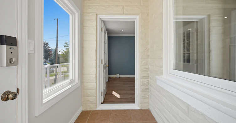 1052 Alexandra Avenue, Mississauga, ON, L5E 1Z8 - 3