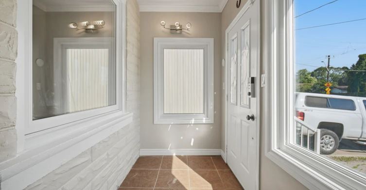 1052 Alexandra Avenue, Mississauga, ON, L5E 1Z8 - 2