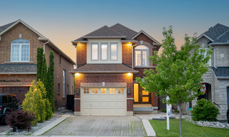 312 Ellwood Drive W