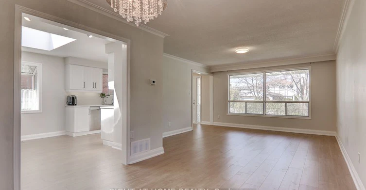 2126 Varency Drive, Mississauga, ON, L5K 1C3 - 4