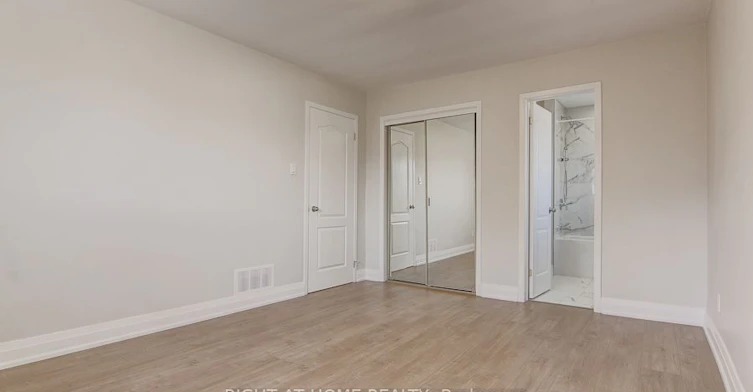 2126 Varency Drive, Mississauga, ON, L5K 1C3 - 10