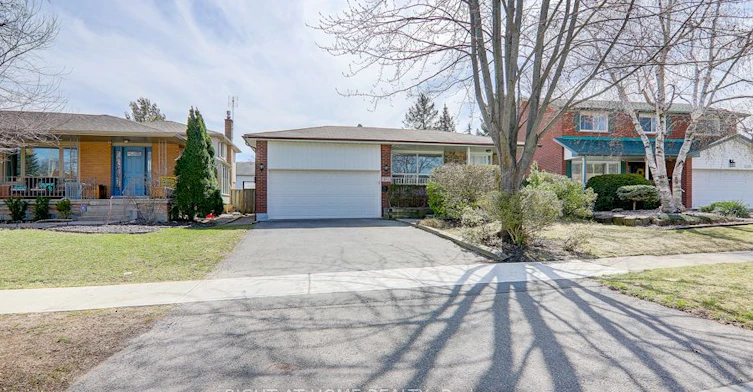 2126 Varency Drive, Mississauga, ON, L5K 1C3