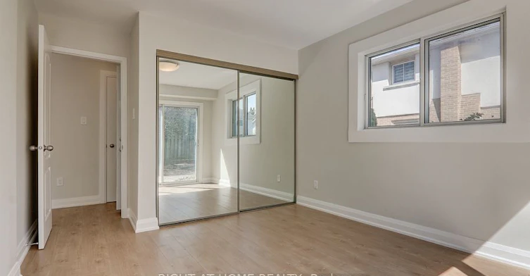 2126 Varency Drive, Mississauga, ON, L5K 1C3 - 17