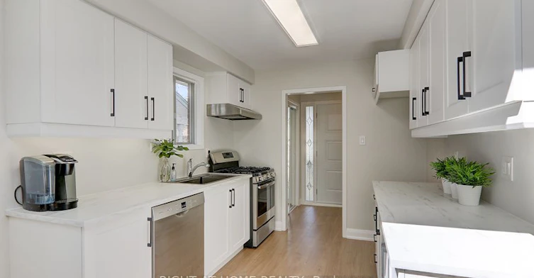 2126 Varency Drive, Mississauga, ON, L5K 1C3 - 3