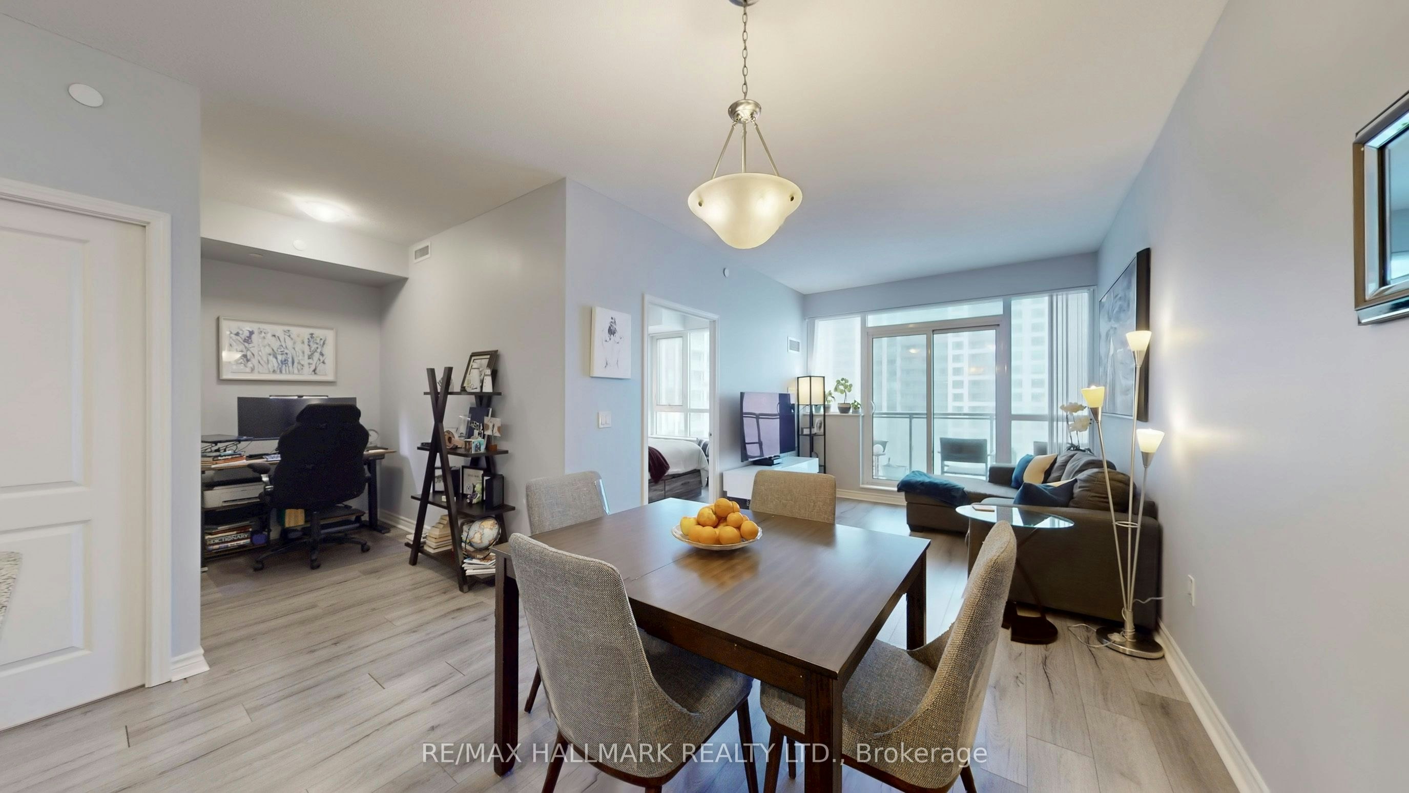 910-349 Rathburn Road W, Mississauga, ON, L5B 0G9