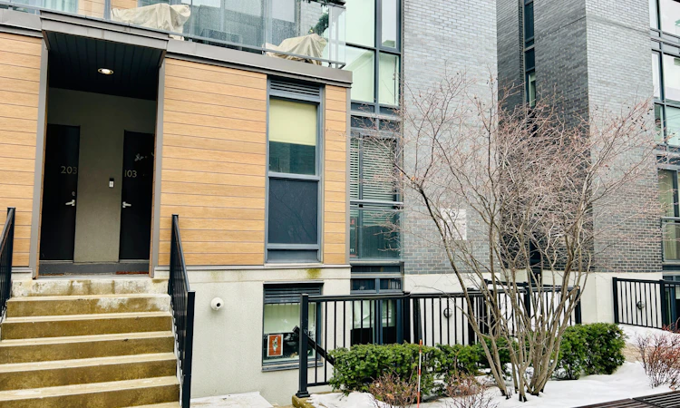 102-5 Sousa Mendes Street