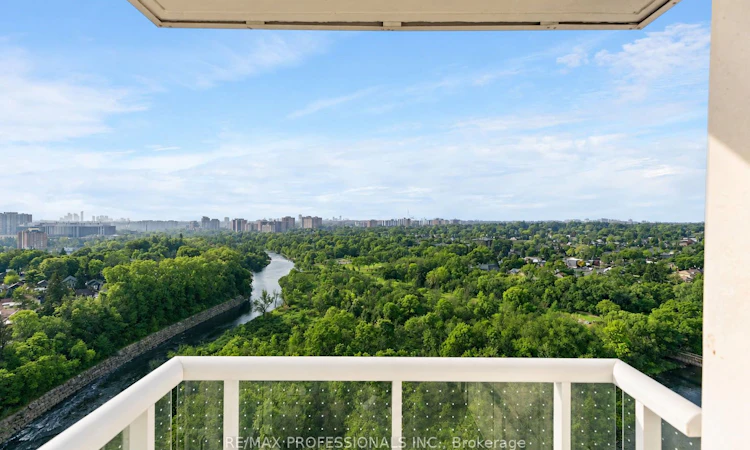 1603-10 Wilby Crescent