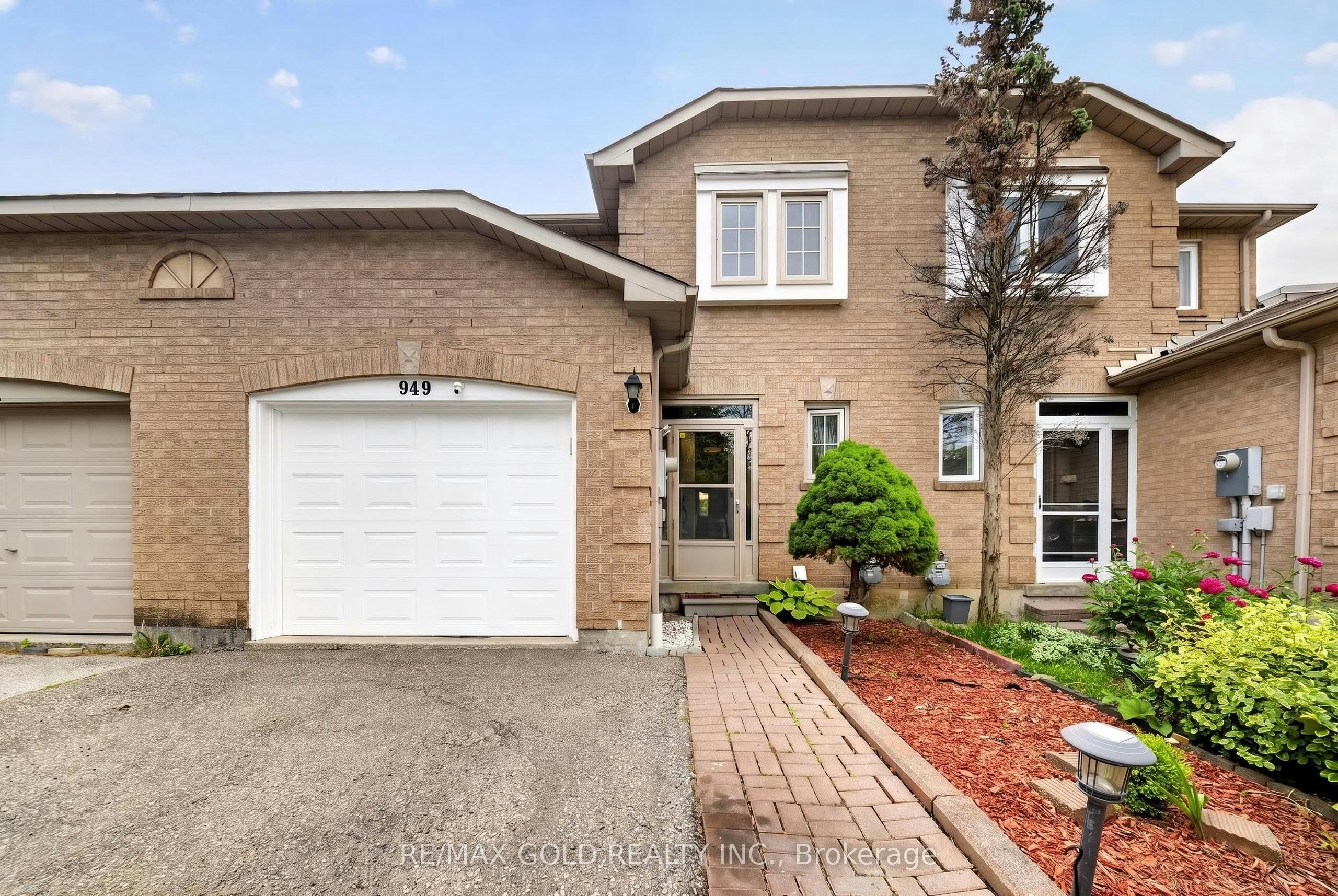 949 Blizzard Road, Mississauga, ON, L5V 1T1