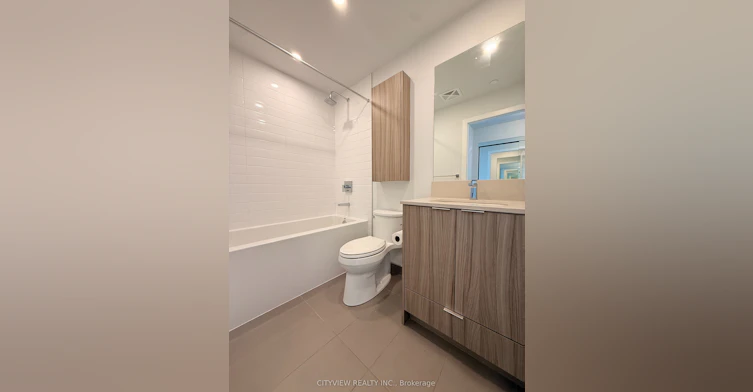 3904-430 Square One Drive, Mississauga, ON, L5B 0L6 - 3