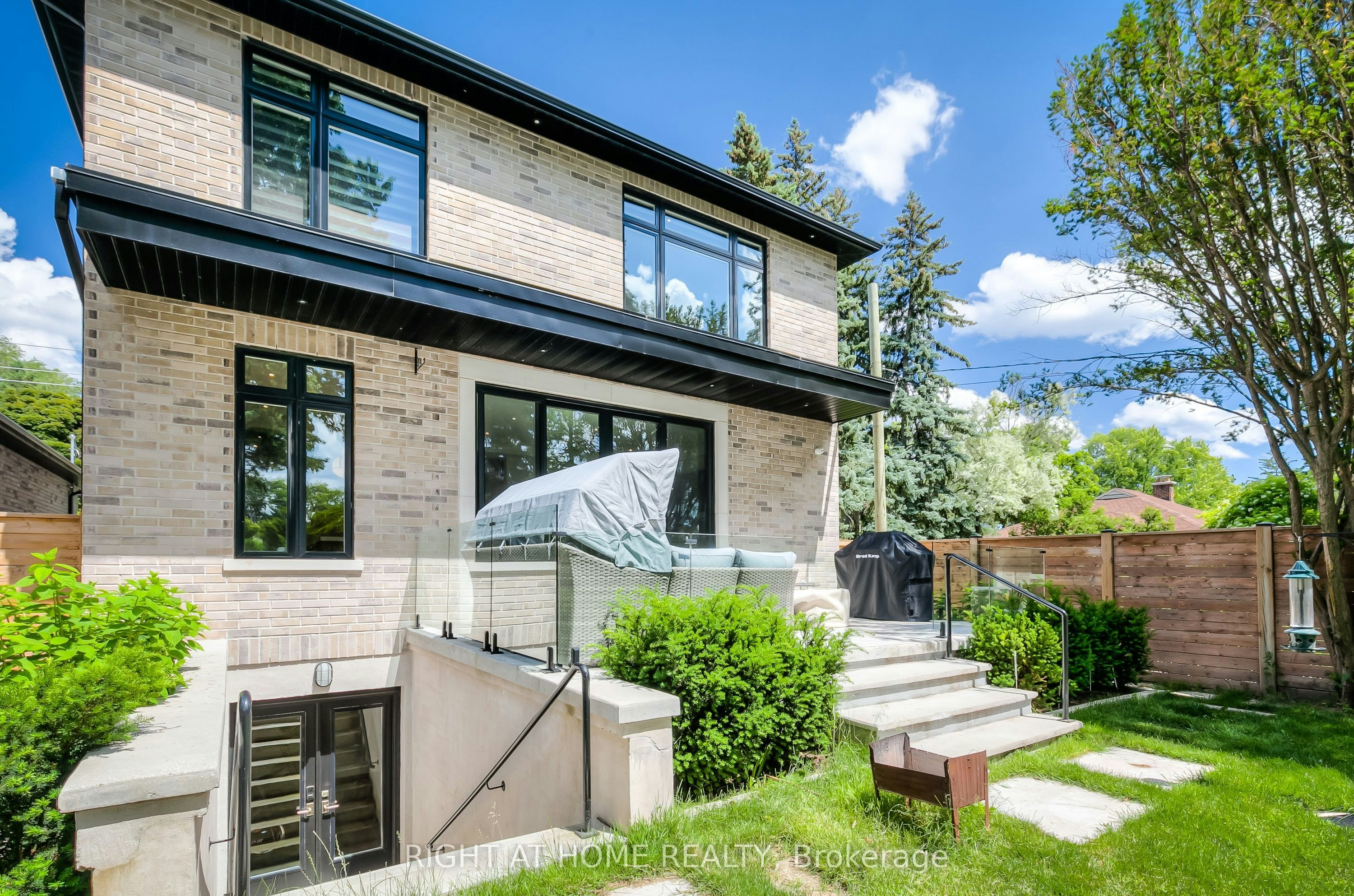 124 Shaver Avenue N, Toronto, ON, M9B 4N8 - 18