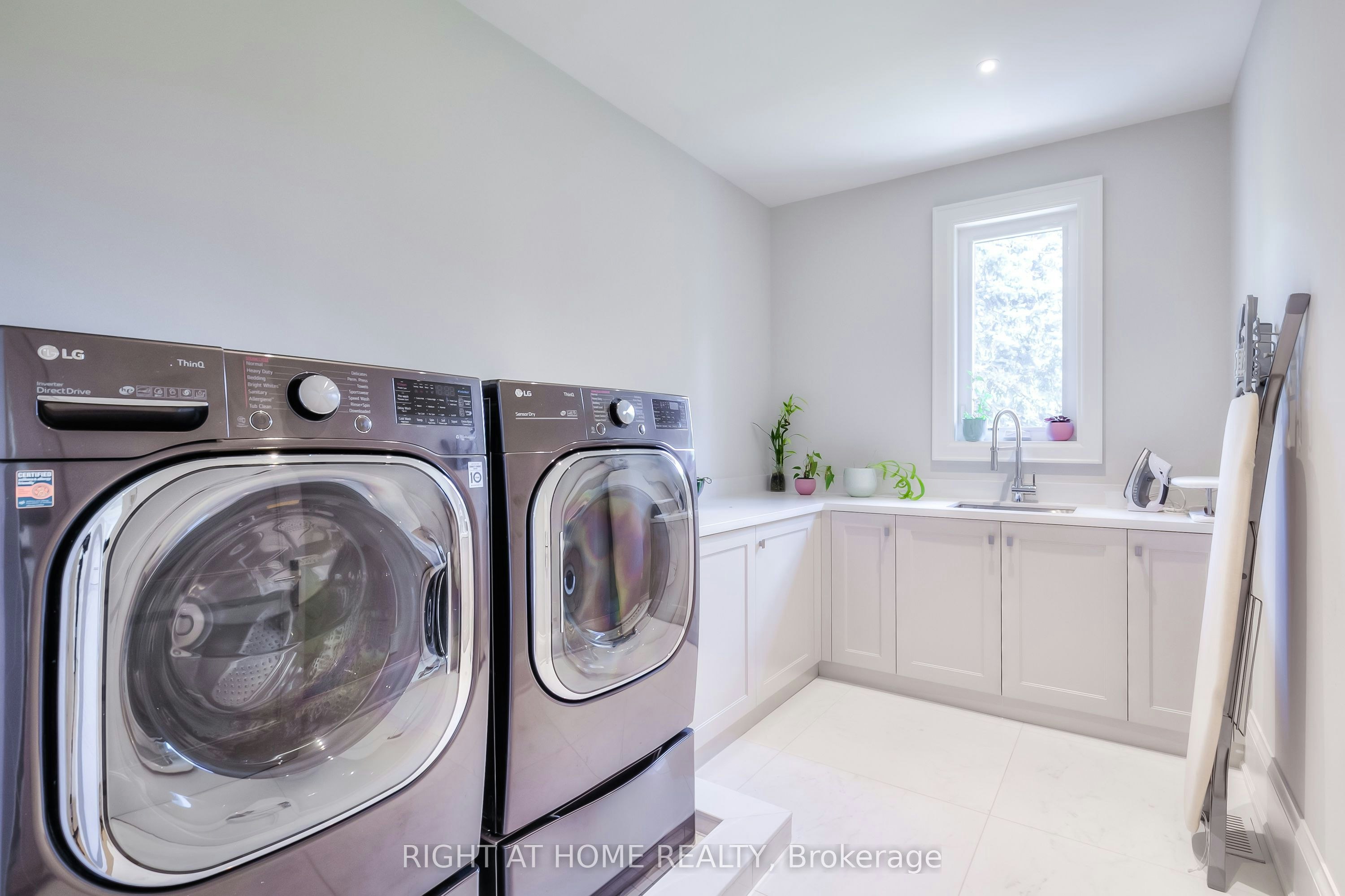 124 Shaver Avenue N, Toronto, ON, M9B 4N8 - 27