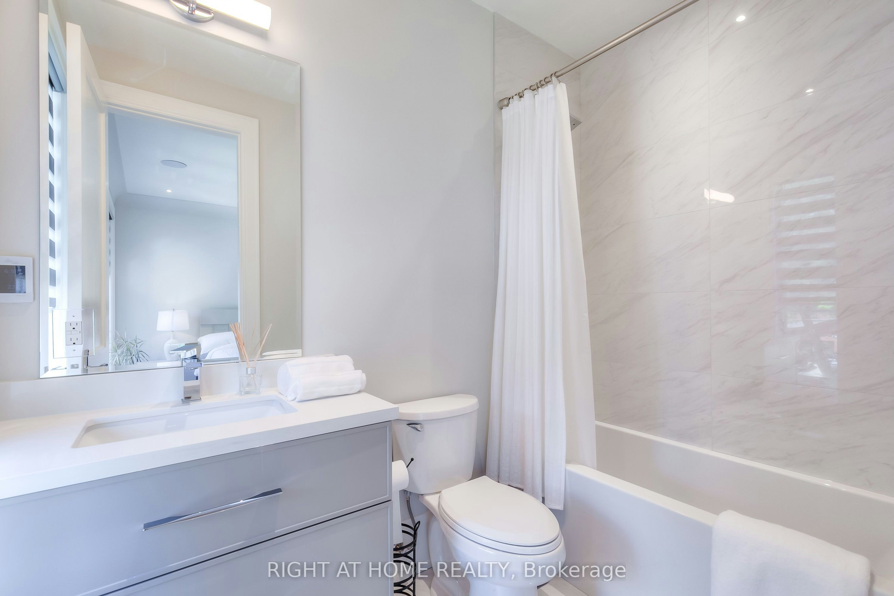 124 Shaver Avenue N, Toronto, ON, M9B 4N8 - 21