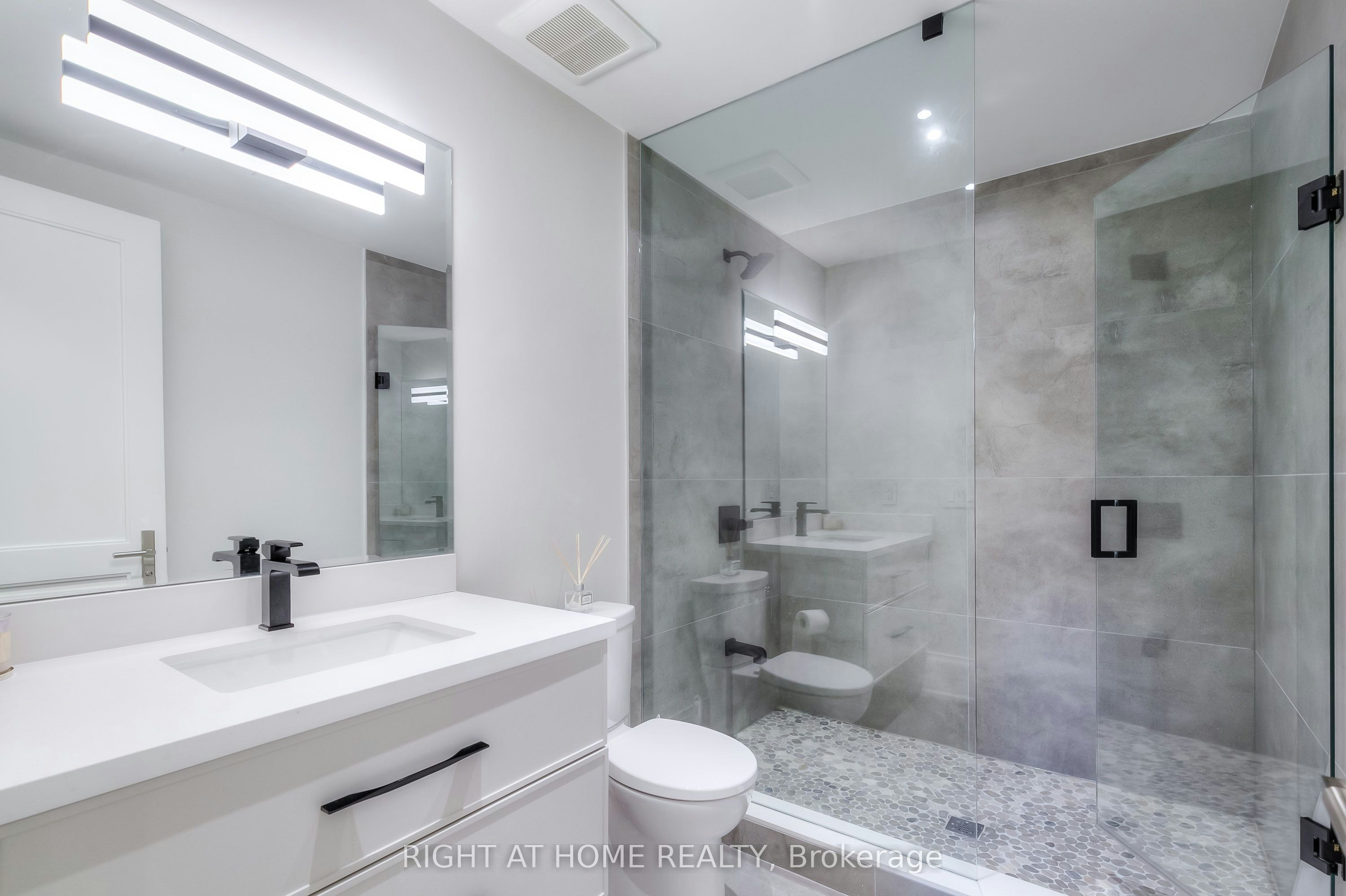 124 Shaver Avenue N, Toronto, ON, M9B 4N8 - 24