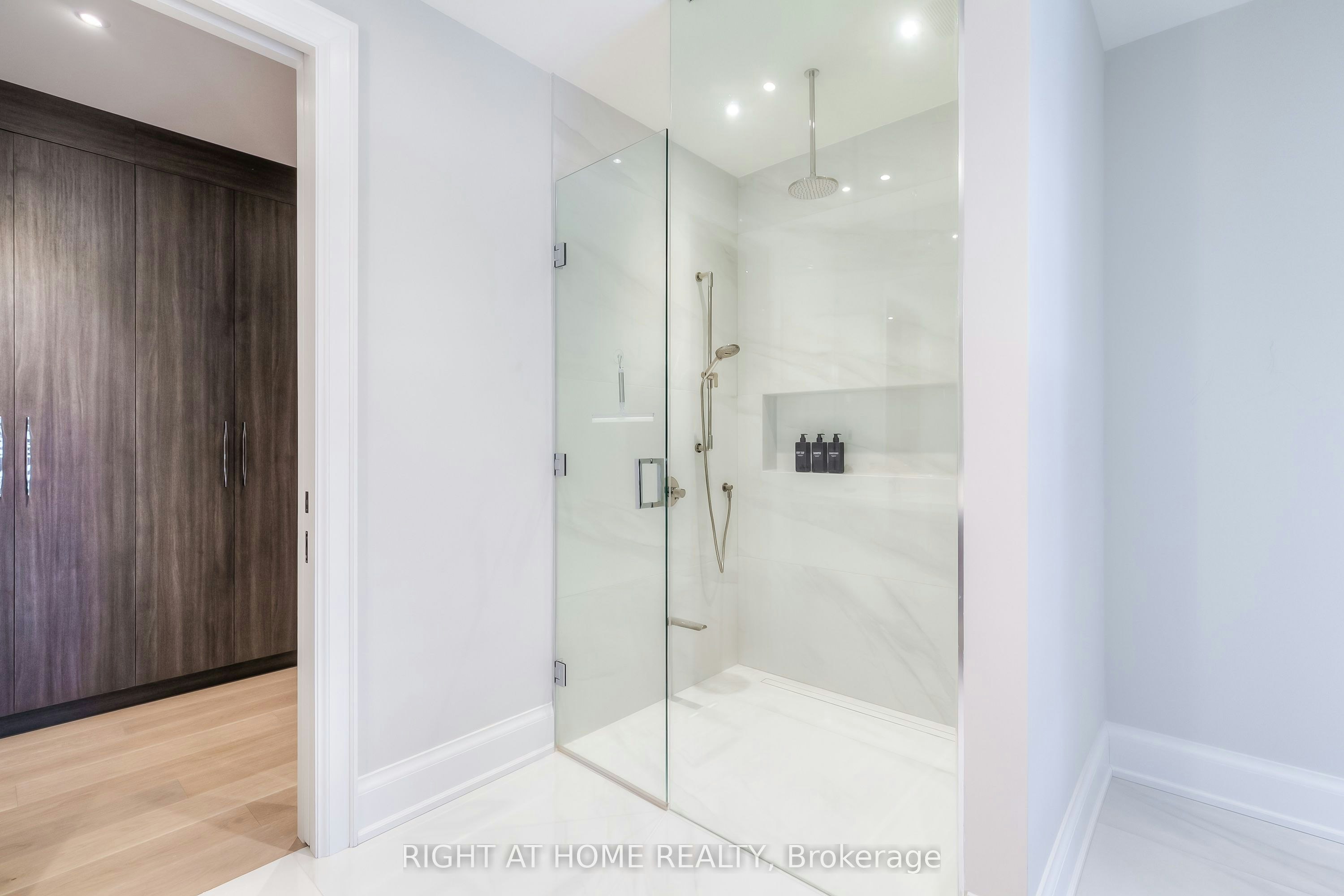 124 Shaver Avenue N, Toronto, ON, M9B 4N8 - 16