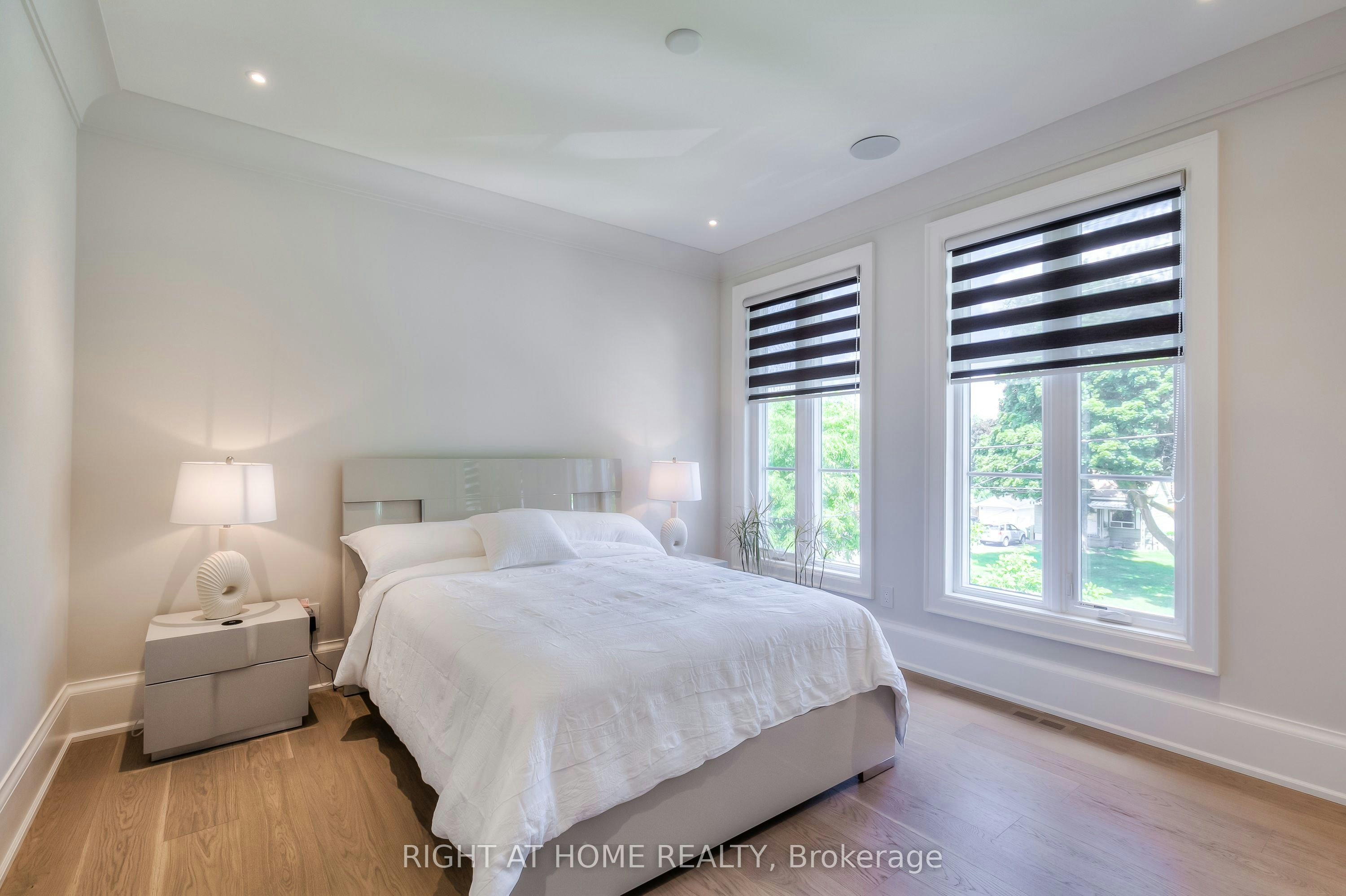124 Shaver Avenue N, Toronto, ON, M9B 4N8 - 25